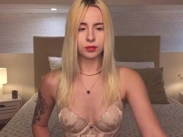 Bella-crazyy live cam on BongaCams