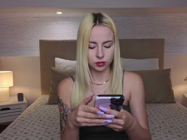 Bella-crazyy live webcam show