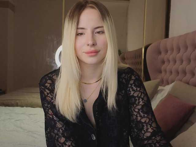 Bella-crazyy live cam on BongaCams