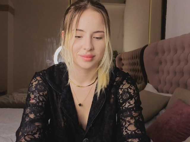 Bella-crazyy live cam on BongaCams