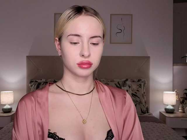 Bella-crazyy live cam on BongaCams