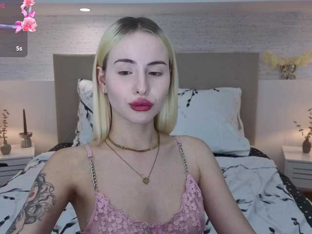 Bella-crazyy live cam on BongaCams