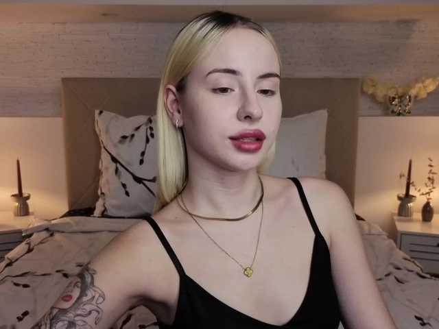 Bella-crazyy live cam on BongaCams