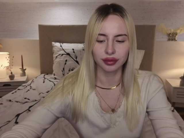 Bella-crazyy live cam on BongaCams