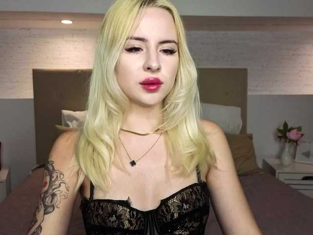 Bella-crazyy live cam on BongaCams