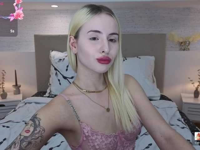 Bella-crazyy live cam on BongaCams