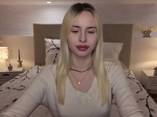 Bella-crazyy live cam on BongaCams