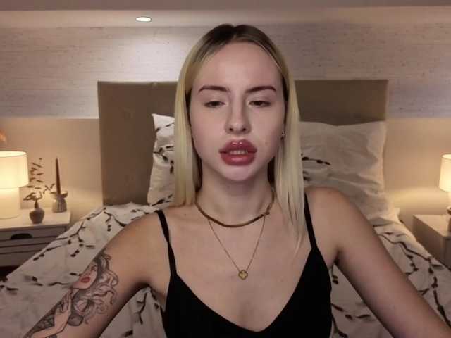 Bella-crazyy live cam on BongaCams