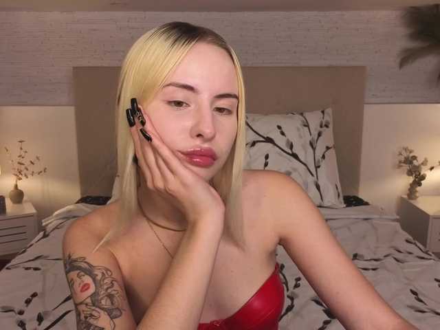 Bella-crazyy live cam on BongaCams