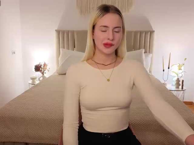 Bella-crazyy, live now on BongaCams