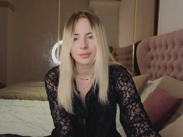 Bella-crazyy live cam on BongaCams