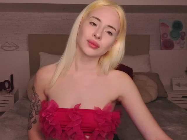 Bella-crazyy live cam on BongaCams