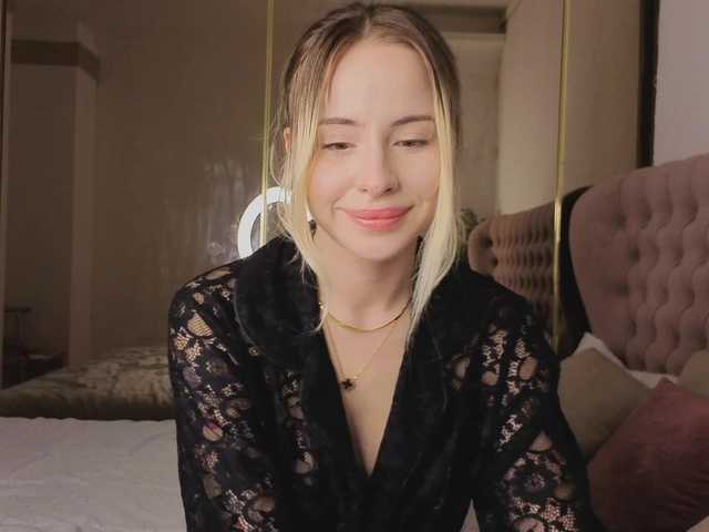 Bella-crazyy live cam on BongaCams