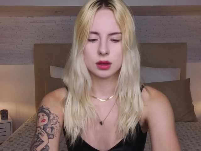 Bella-crazyy live cam on BongaCams