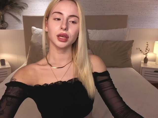 Bella-crazyy live cam on BongaCams