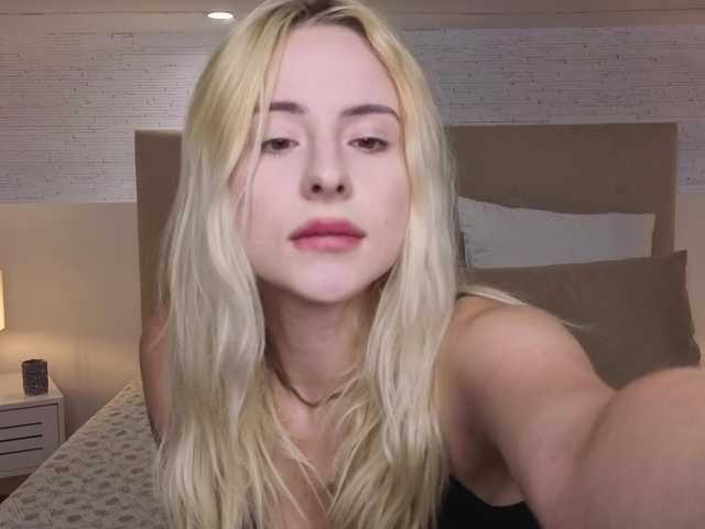 Bella-crazyy live cam on BongaCams