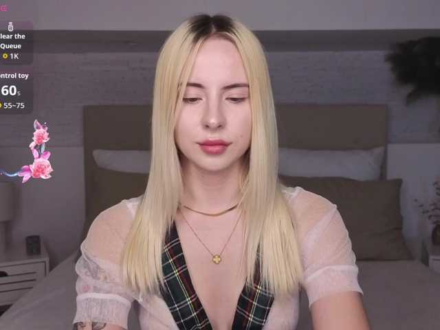 Bella-crazyy live cam on BongaCams