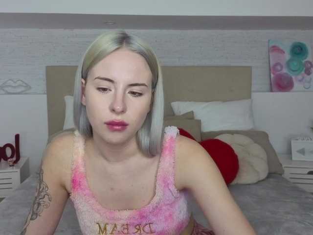 Bella-crazyy live cam on BongaCams