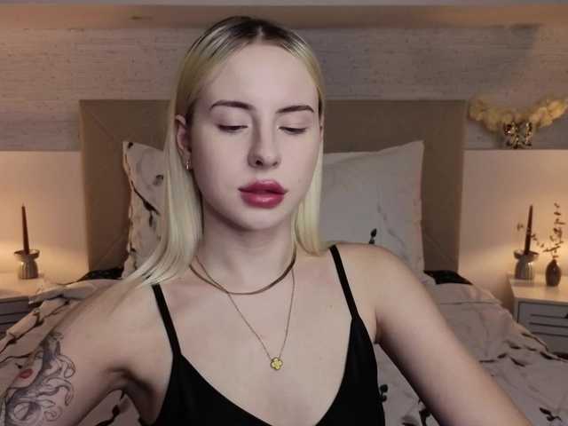 Bella-crazyy live cam on BongaCams
