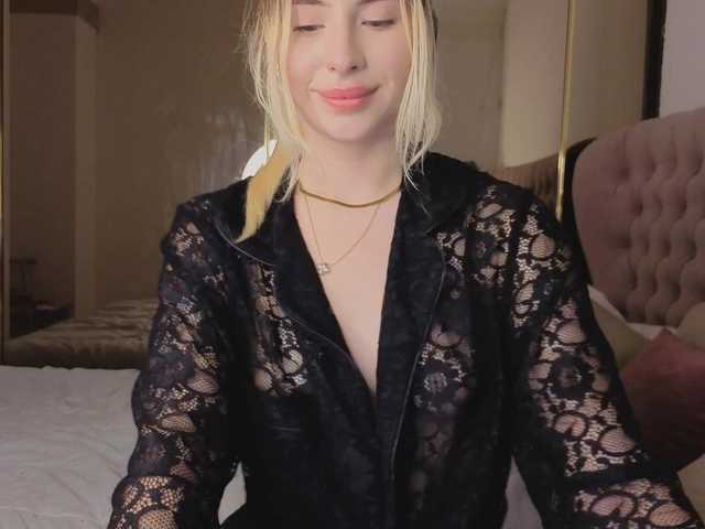 Bella-crazyy live cam on BongaCams