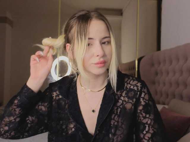 Bella-crazyy live cam on BongaCams