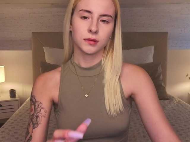 Bella-crazyy live cam on BongaCams