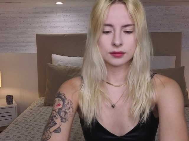 Bella-crazyy live cam on BongaCams