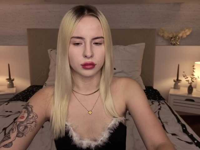 Bella-crazyy live cam on BongaCams