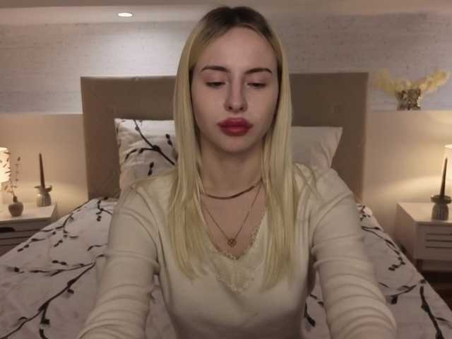 Bella-crazyy live cam on BongaCams