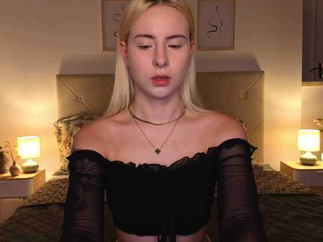 Bella-crazyy live cam on BongaCams
