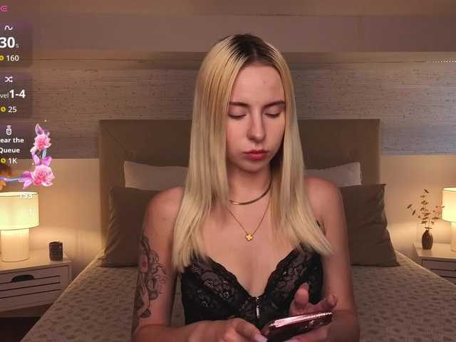 Bella-crazyy live cam on BongaCams