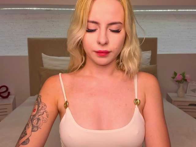 Bella-crazyy live cam on BongaCams