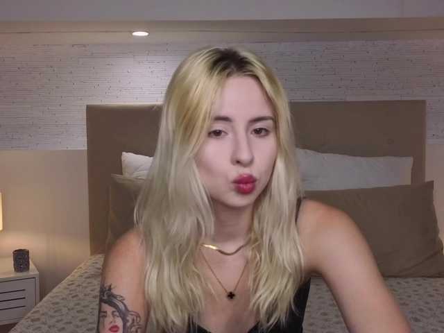 Bella-crazyy live cam on BongaCams