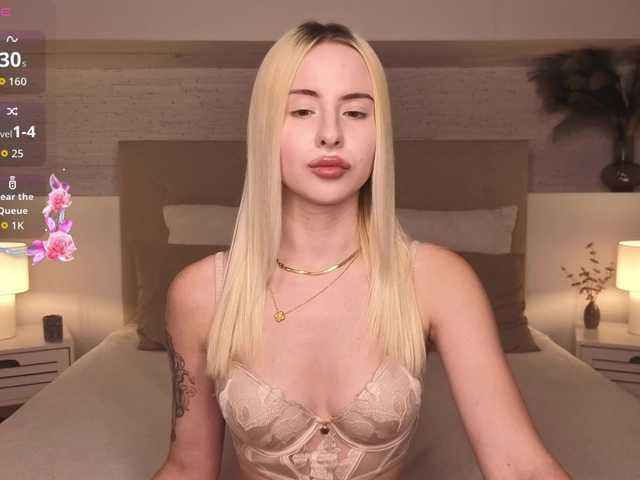 Bella-crazyy live cam on BongaCams