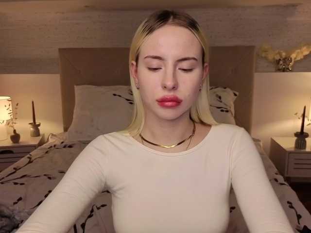 Bella-crazyy, live now on BongaCams