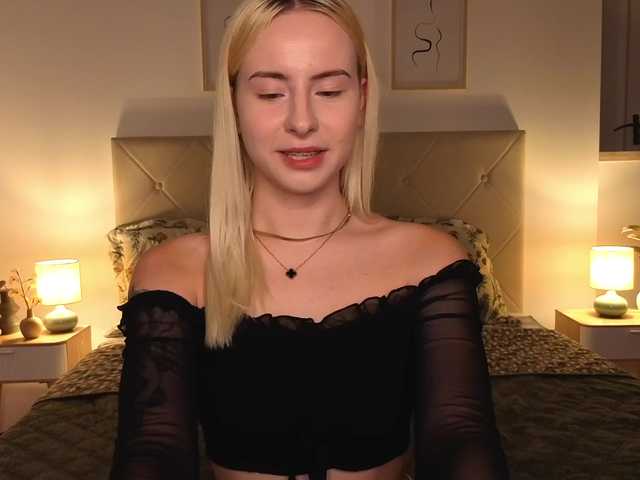 Bella-crazyy live cam on BongaCams