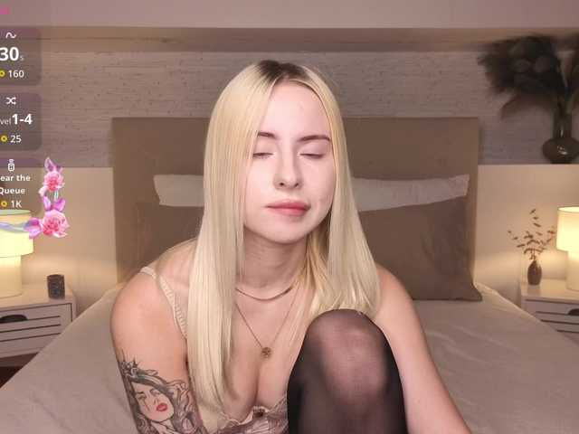Bella-crazyy live cam on BongaCams