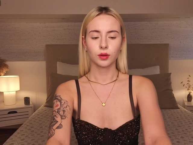 Bella-crazyy live cam on BongaCams