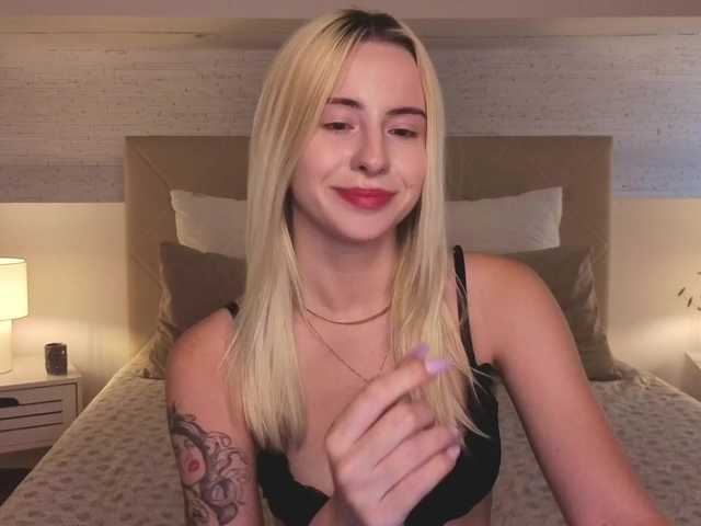 Bella-crazyy live cam on BongaCams