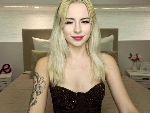 Bella-crazyy live cam on BongaCams