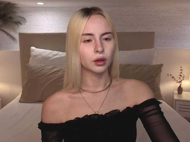 Bella-crazyy live cam on BongaCams