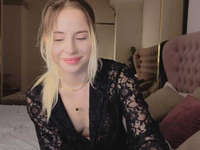 Bella-crazyy live cam on BongaCams