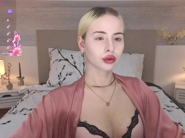 Bella-crazyy live cam on BongaCams