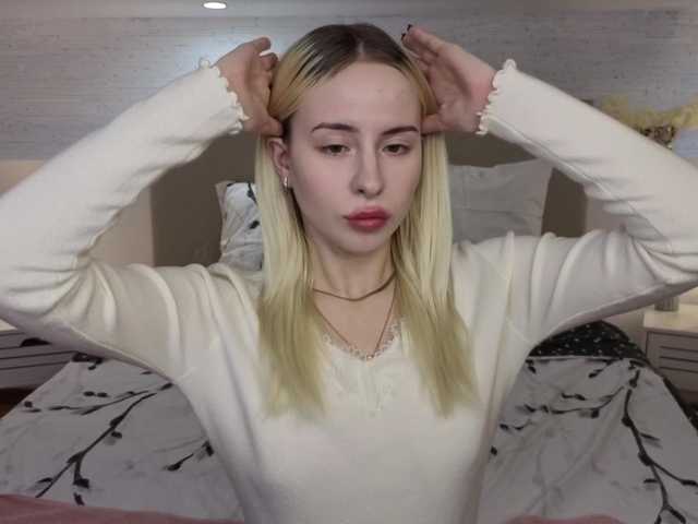 Bella-crazyy live cam on BongaCams