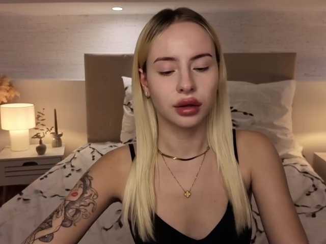 Bella-crazyy live cam preview