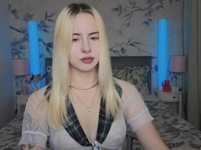 Bella-crazyy live cam on BongaCams