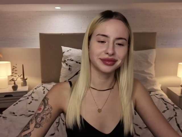 Bella-crazyy live cam on BongaCams