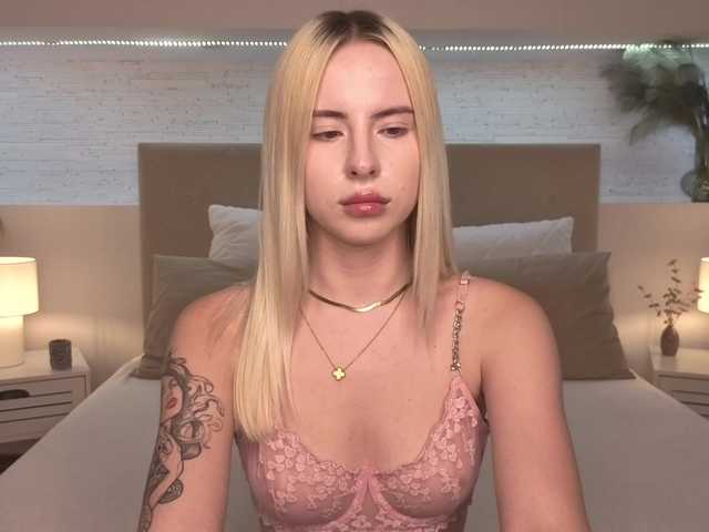 Bella-crazyy live cam on BongaCams