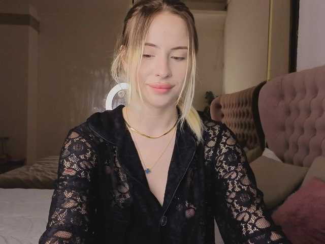 Bella-crazyy live cam on BongaCams