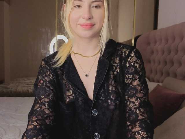 Bella-crazyy live cam on BongaCams
